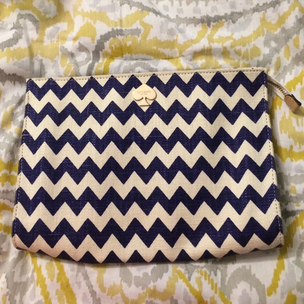 Kate Spade chevron clutch - Picture 1 of 6